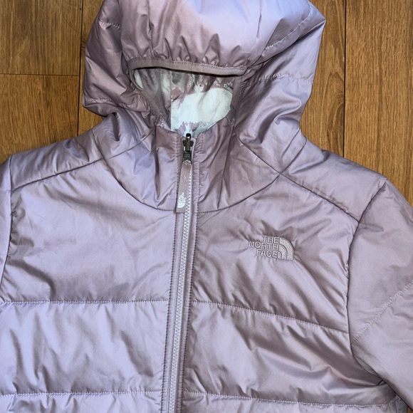 Girls’ The North Face Reversible Puffer Jacket - Large (12) - Picture 11 of 12